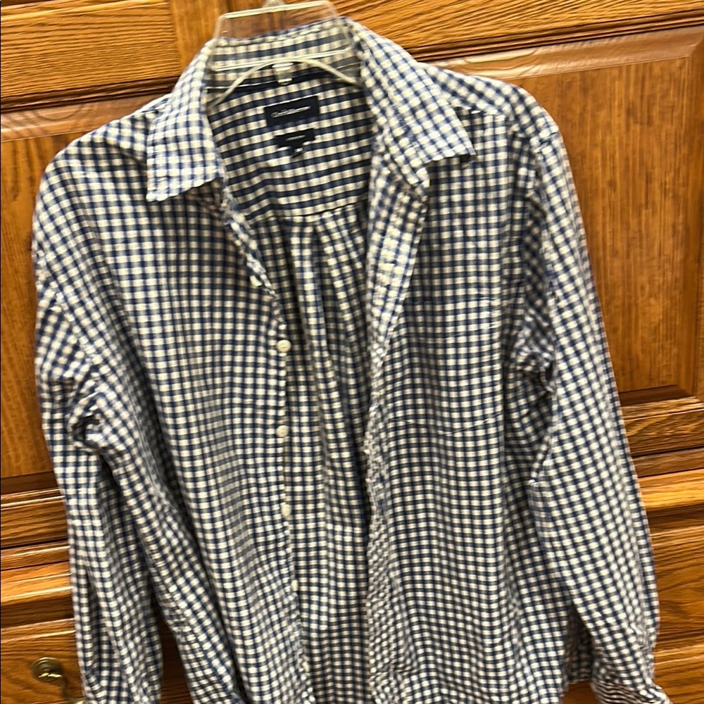 Croft & Barrow Casual Blue and White Button Down Shirt